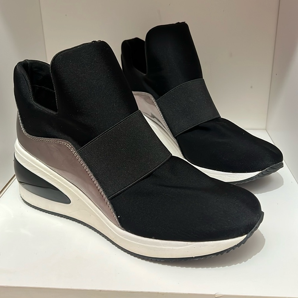 Woman’s sneaker wedge shoes